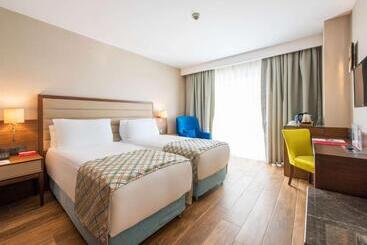 هتل Ramada Plaza Antalya