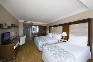 هتل Ramada Plaza Antalya