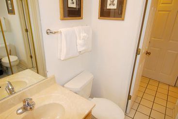 هتل Resortquest Rentals At Crystal Sands East & West