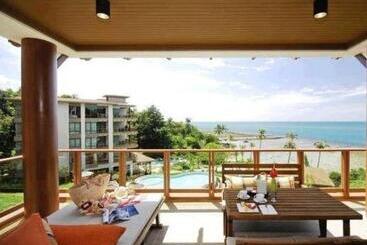 هتل Shasa Resort Luxury Beachfront Suites