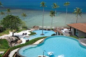 ホテル Shasa Resort   Luxury Beachfront Suites