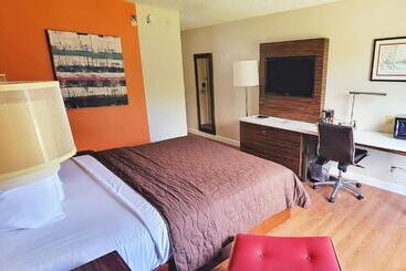 هتل Studios & Suites 4 Less Charlotte
