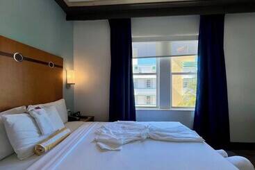Majestic Hotel South Beach