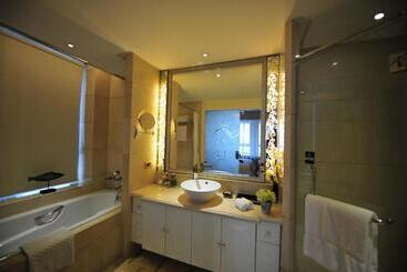 Wealthy All Suite Hotel Suzhou