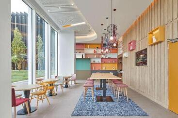 Отель Hampton By Hilton Barcelona Fira Gran Via
