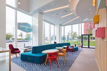 Отель Hampton By Hilton Barcelona Fira Gran Via
