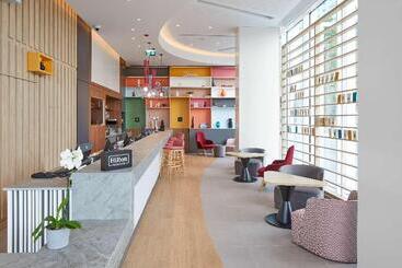 Отель Hampton By Hilton Barcelona Fira Gran Via