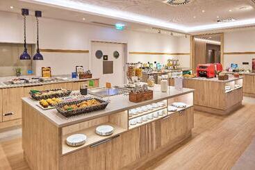 Отель Hampton By Hilton Barcelona Fira Gran Via