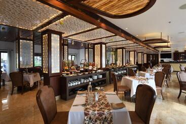 Ramada By Wyndham Gangtok Hotel & Casino Golden