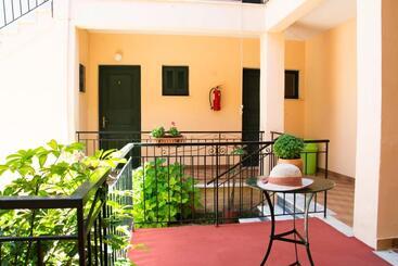 Maria's Apartments