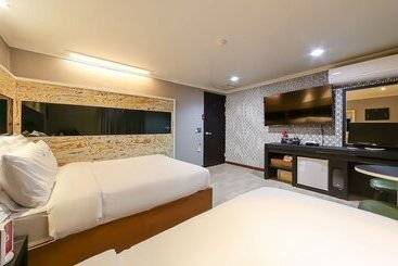 מוטל Geojedo Gohyeon Q