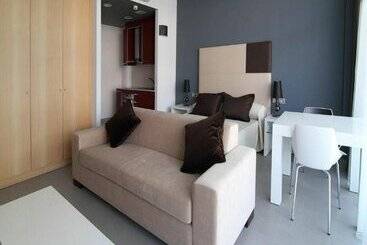 Apolo Suites Rentalmar