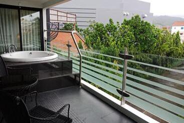 هتل Absolute Bangla Suites