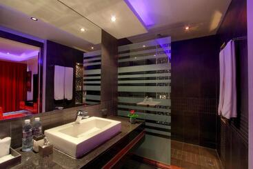 هتل Absolute Bangla Suites