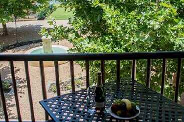 ホテル Asara Wine Estate &