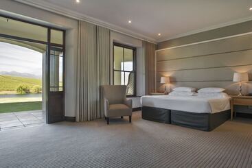 هتل Asara Wine Estate &