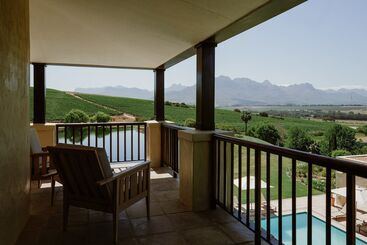 هتل Asara Wine Estate &