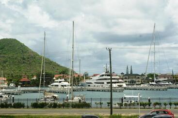 هتل Bay Gardens Marina Haven