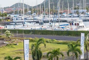 هتل Bay Gardens Marina Haven