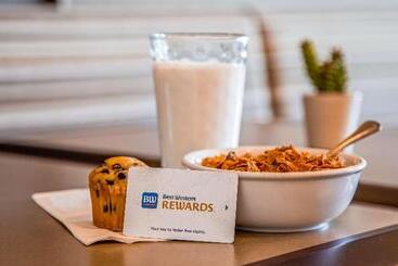 هتل Best Western Plus Frontier Inn