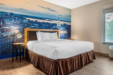 Cambria Hotel Madison East