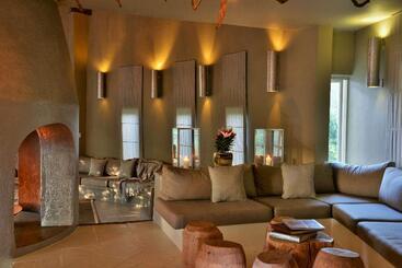 هتل Clifftop Exclusive Safari Hideaway
