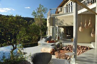 هتل Clifftop Exclusive Safari Hideaway
