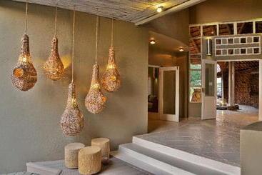 هتل Clifftop Exclusive Safari Hideaway
