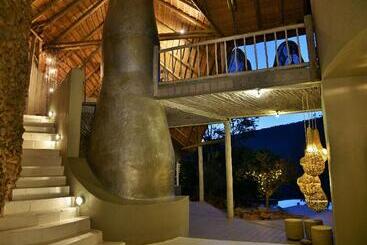 هتل Clifftop Exclusive Safari Hideaway