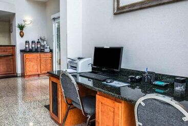 هتل Comfort Inn & Suites Panama City   St Andrew