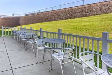 هتل Comfort Suites Amish Country