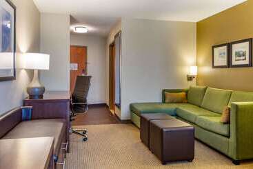 هتل Comfort Suites Amish Country
