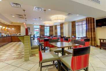 هتل Comfort Suites Charleston West Ashley