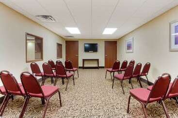 هتل Comfort Suites Charleston West Ashley