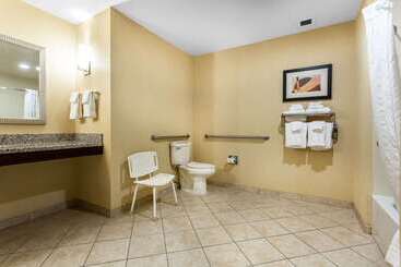 هتل Comfort Suites Charleston West Ashley
