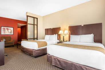 هتل Comfort Suites Charleston West Ashley