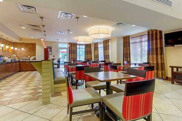 هتل Comfort Suites Charleston West Ashley