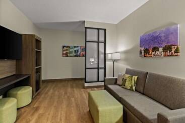 هتل Comfort Suites Charleston West Ashley
