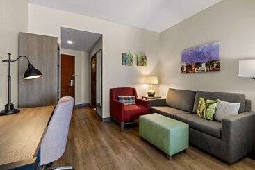 هتل Comfort Suites Charleston West Ashley