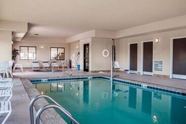 هتل Comfort Suites Cincinnati North