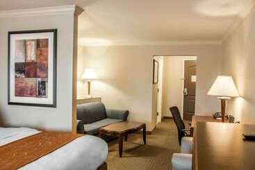 هتل Comfort Suites Cincinnati North