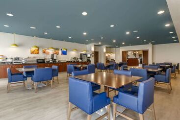 هتل Comfort Suites Conference Center Rapid City