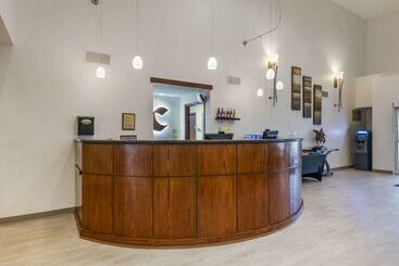 هتل Comfort Suites Conference Center Rapid City