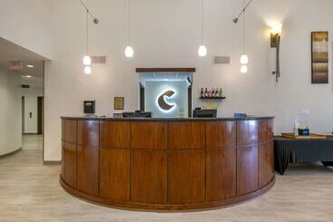 هتل Comfort Suites Conference Center Rapid City