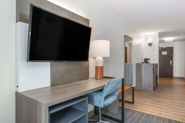 هتل Comfort Suites Conference Center Rapid City
