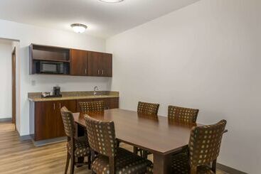 هتل Comfort Suites Conference Center Rapid City