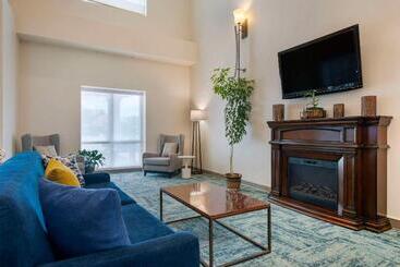 هتل Comfort Suites Conference Center Rapid City
