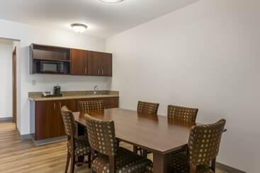 هتل Comfort Suites Conference Center Rapid City