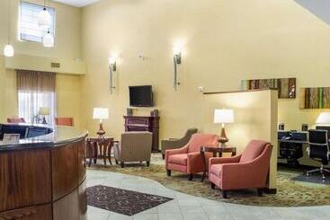 هتل Comfort Suites Conference Center Rapid City
