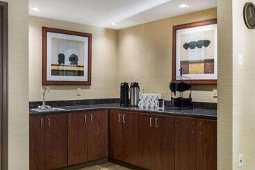 هتل Comfort Suites Conference Center Rapid City